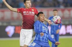 乐动体育下载-恒大在比赛中受伤退赛，电竞国家队主帅表示担忧