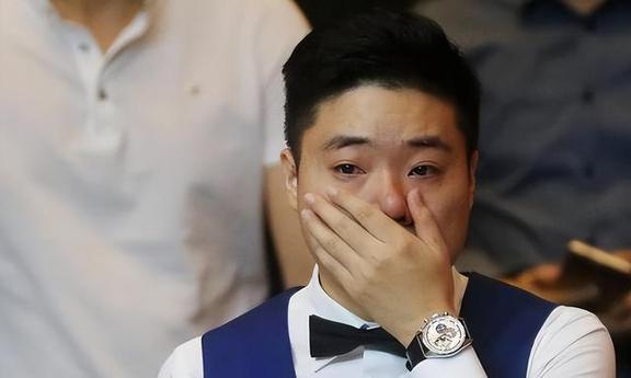 巴黎在比赛中受伤退赛，丁俊晖主帅表示担忧